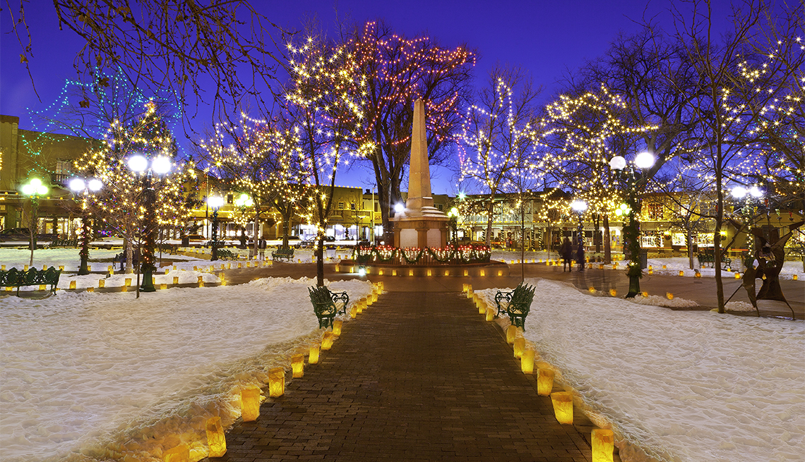 item 5 of Gallery image - Parque Santa Fe iluminado con luces navideñas