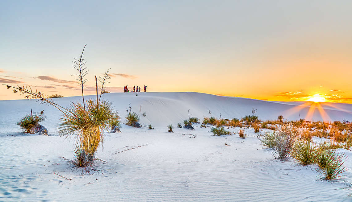 sunset in white sands national monument in new mexico