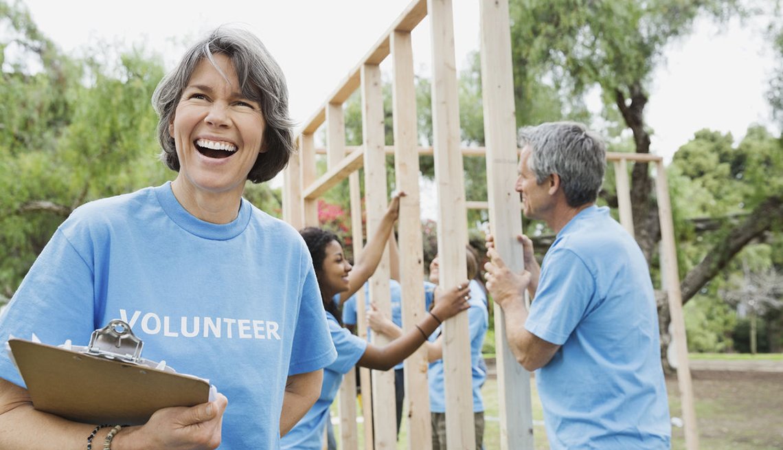 Volunteer. Voluntary insurance. Volunteers Wear but Plug study.