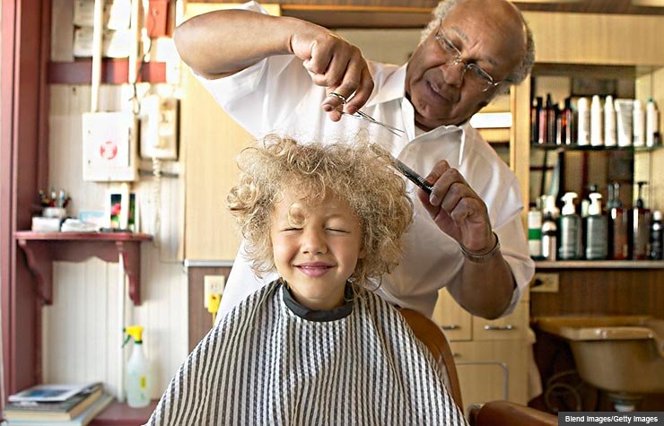 Estos peluqueros ofrecen cortes de pelo gratis a los residentes