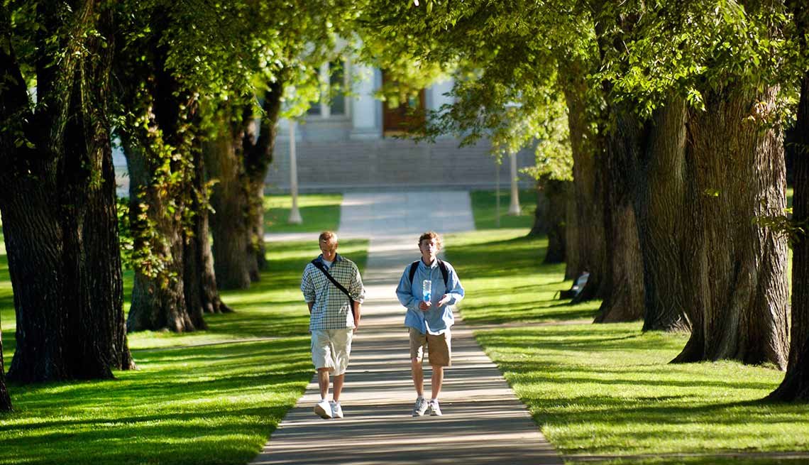 10 Ideal College Towns to Retire