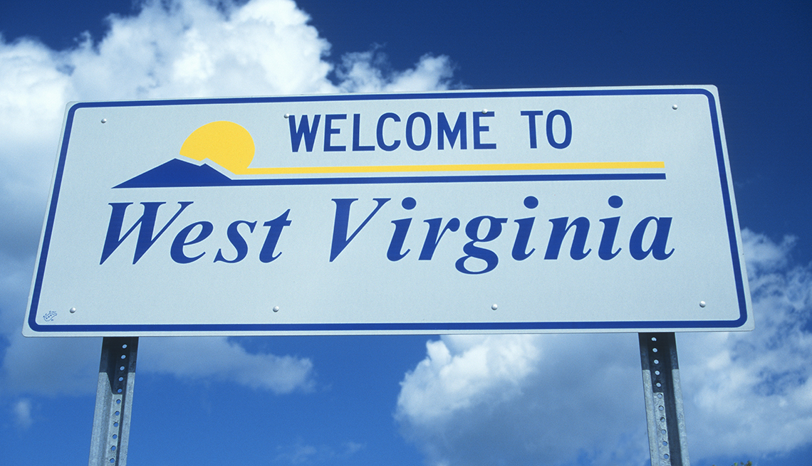 Letrero en la carretera que dice bienvenidos a West Virginia