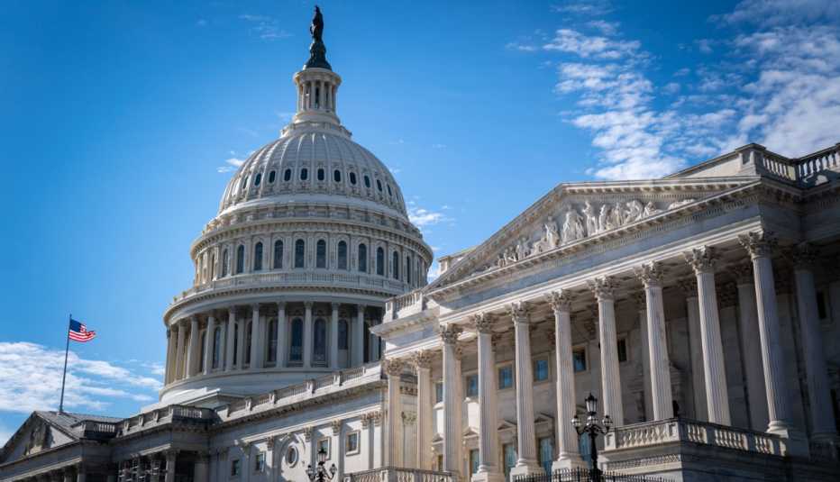 wide-shot of the U.S. Capitol building 