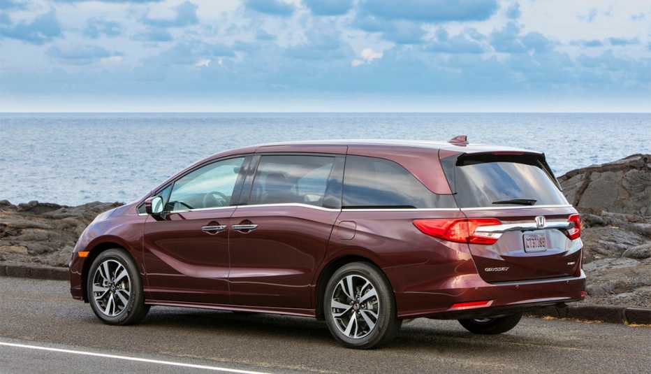 2020 maroon Honda Odyssey