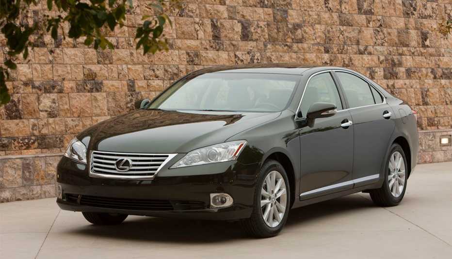 black Lexus ES
