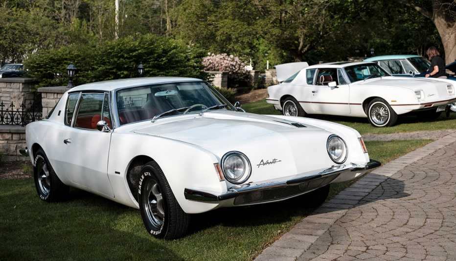 1963 white avanti at car show
