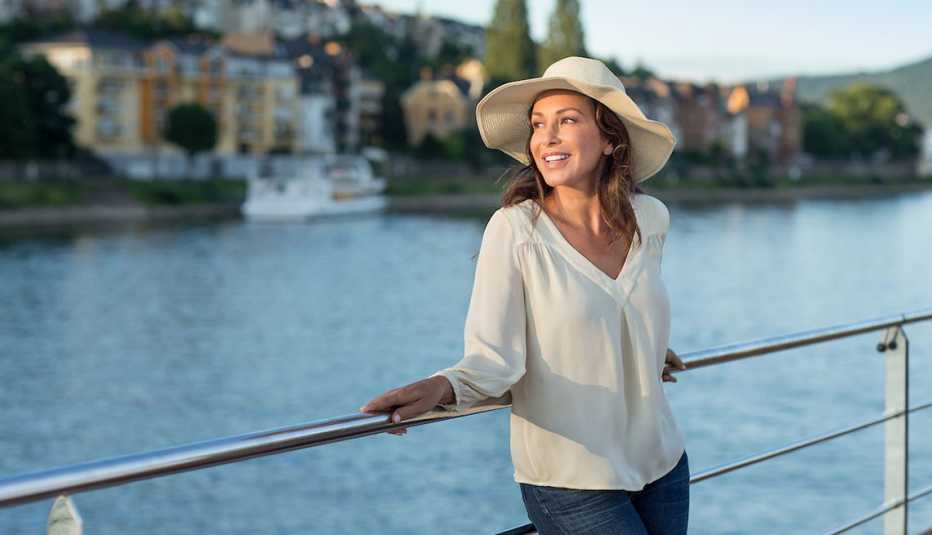 Avalon_Rewards_Quiz_woman-by-water_1140x655 Avalon_Rewards_Quiz_woman-by-water_1140x655