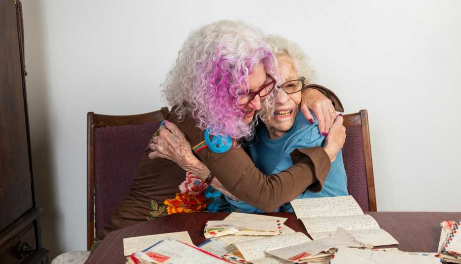 writer janie emaus hugs her mother