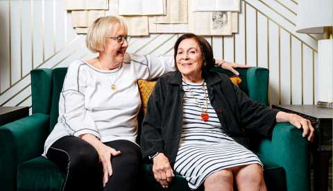 joanna edelson sitting on a couch with donna gillespie