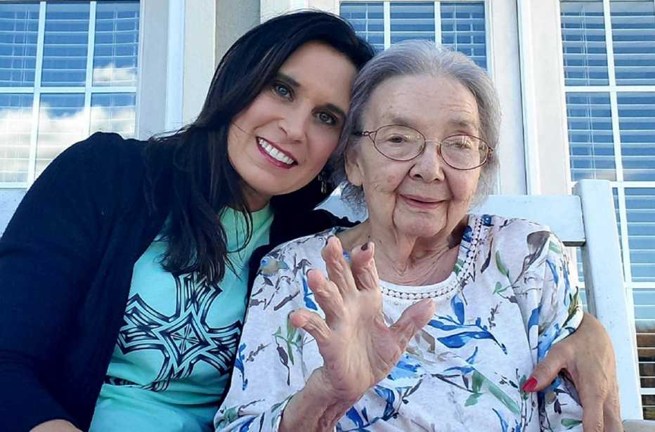 Billie jean wood waves to the camera with her daughter in law