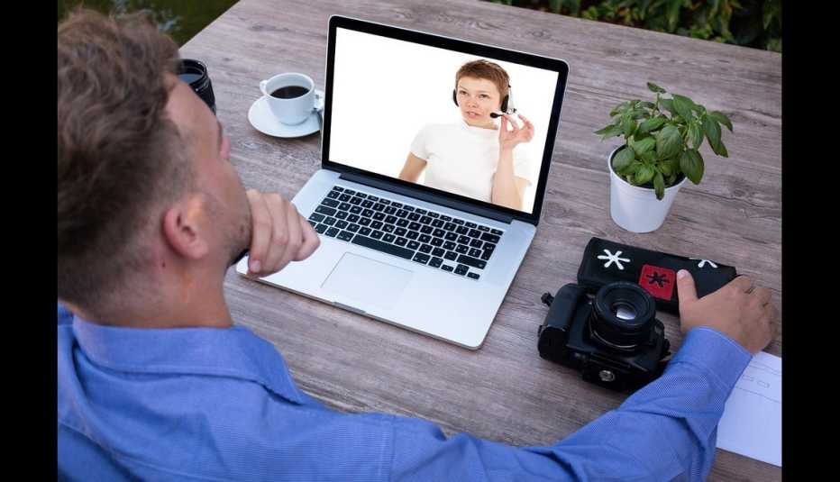 Many viewing a online training class