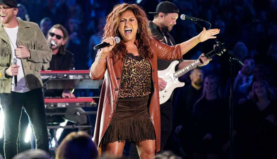 Jo Dee Messina performing at the 56th annual CMA Awards Jo Dee Messina performing at the 56th annual CMA Awards