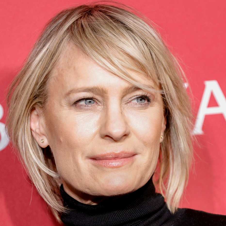 Robin Wright with a lean straight textured hairdo