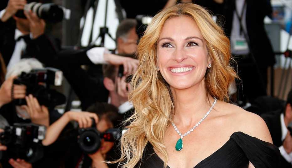Julia Roberts wins the title for the fifth time