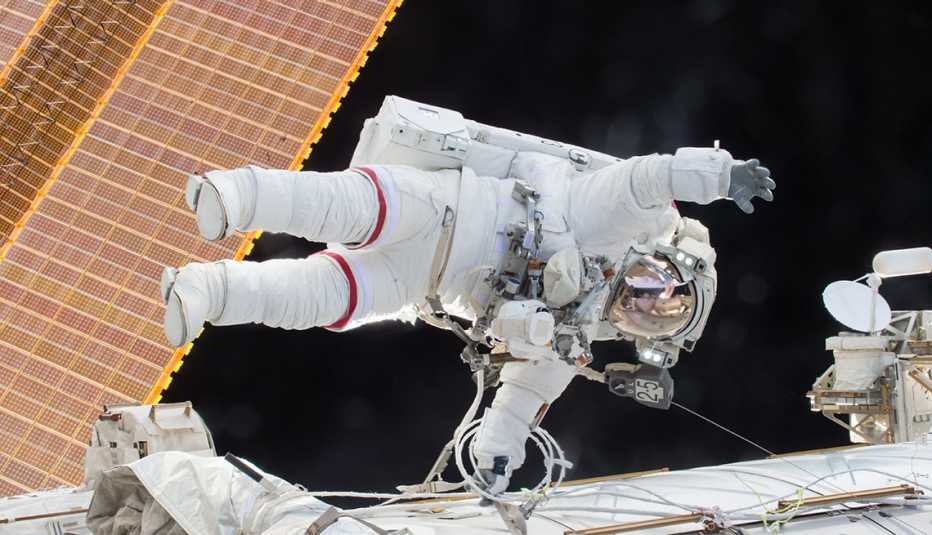 Scott Kelly makes an unplanned spacewalk to free a jammed device on the space station. Scott Kelly makes an unplanned spacewalk to free a jammed device on the space station.