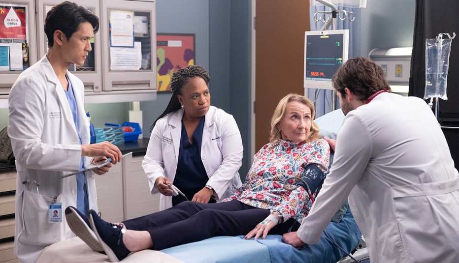 harry shum junior, chandra wilson and juliet mills in a still from grey's anatomy