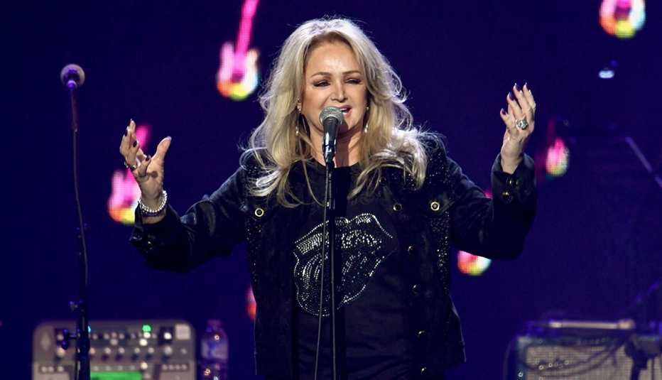 singer bonnie tyler performing
