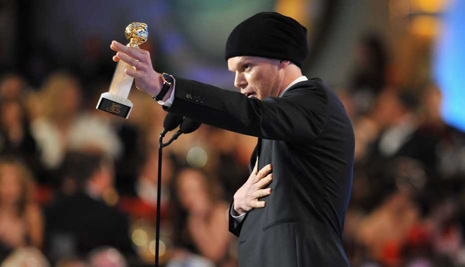 Michael C. Hall holds Golden Globe Award, Arm Out to Audience, Famous People Who Hit Bottom - and Turned it Around Michael C. Hall holds Golden Globe Award, Arm Out to Audience, Famous People Who Hit Bottom - and Turned it Around