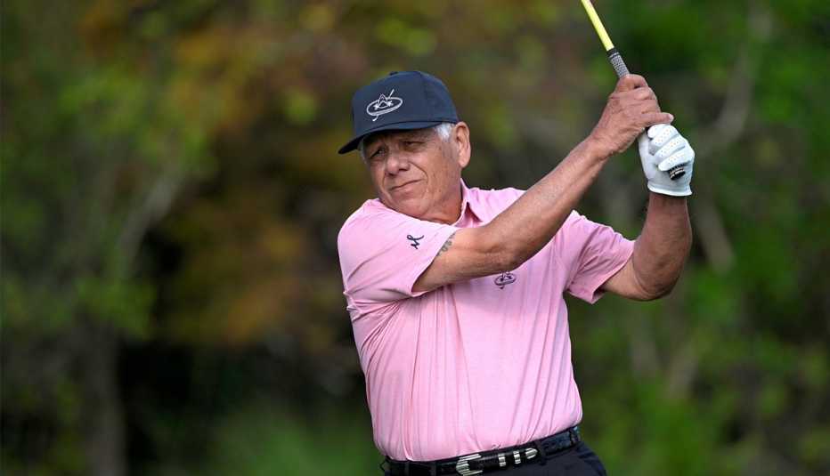 golf legend lee trevino golfing