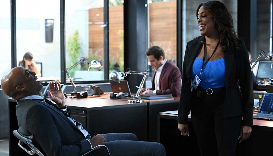 niecy nash-betts as simone clark in an office laughing with james lesure who plays carter hope, in a still from the rookie feds niecy nash-betts as simone clark in an office laughing with james lesure who plays carter hope, in a still from the rookie feds