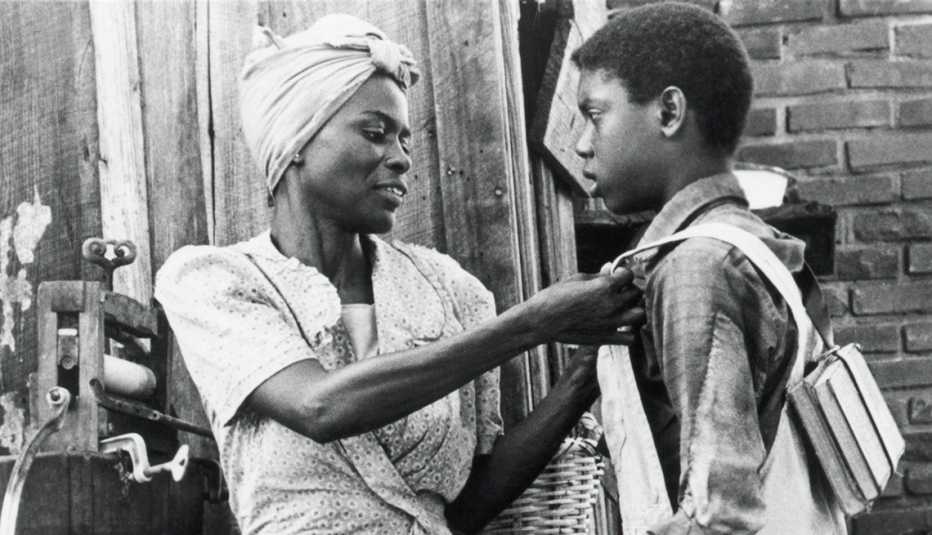 Cicely Tyson stars in the film Sounder Cicely Tyson stars in the film Sounder