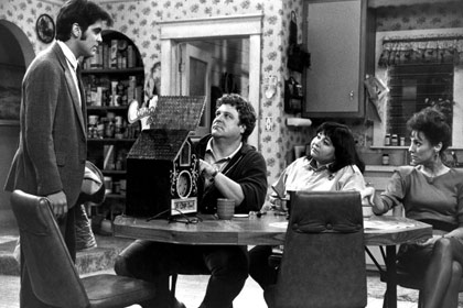 ROSEANNE, George Clooney, John Goodman, Roseanne, Laurie Metcalf, 1988-1997, Canoga Time, 1988 ROSEANNE, George Clooney, John Goodman, Roseanne, Laurie Metcalf, 1988-1997, Canoga Time, 1988