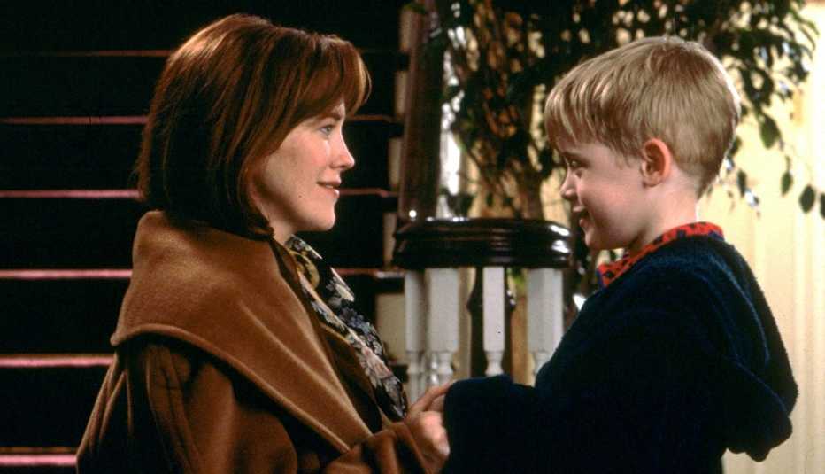 Catherine O'Hara and Macaulay Culkin star in the film Home Alone Catherine O'Hara and Macaulay Culkin star in the film Home Alone