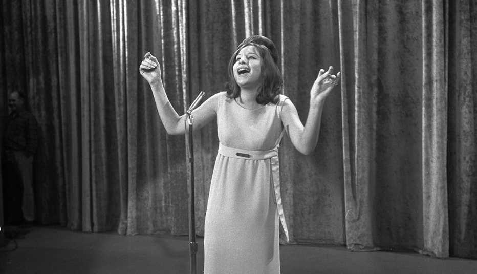 barbra streisand performing on the ed sullivan show