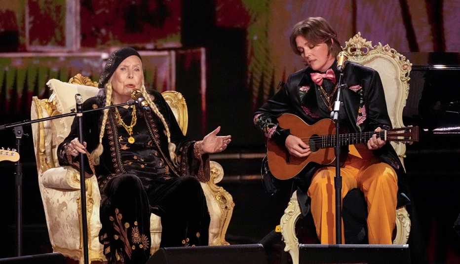 Joni Mitchell and Brandi Carlile perform together at the 66th annual Grammy Awards Joni Mitchell and Brandi Carlile perform together at the 66th annual Grammy Awards