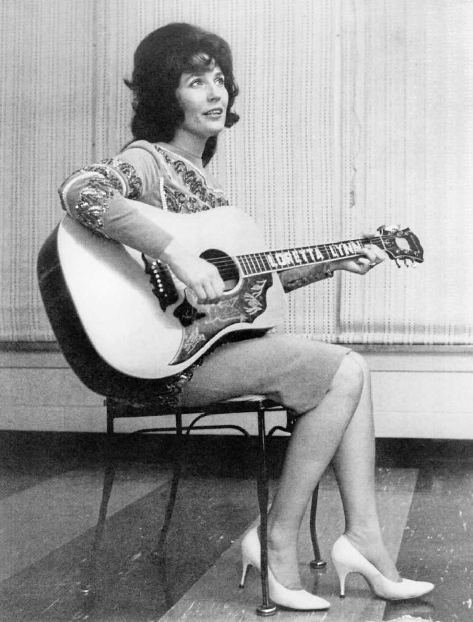 Loretta Lynn poses for a publicity still circa 1965