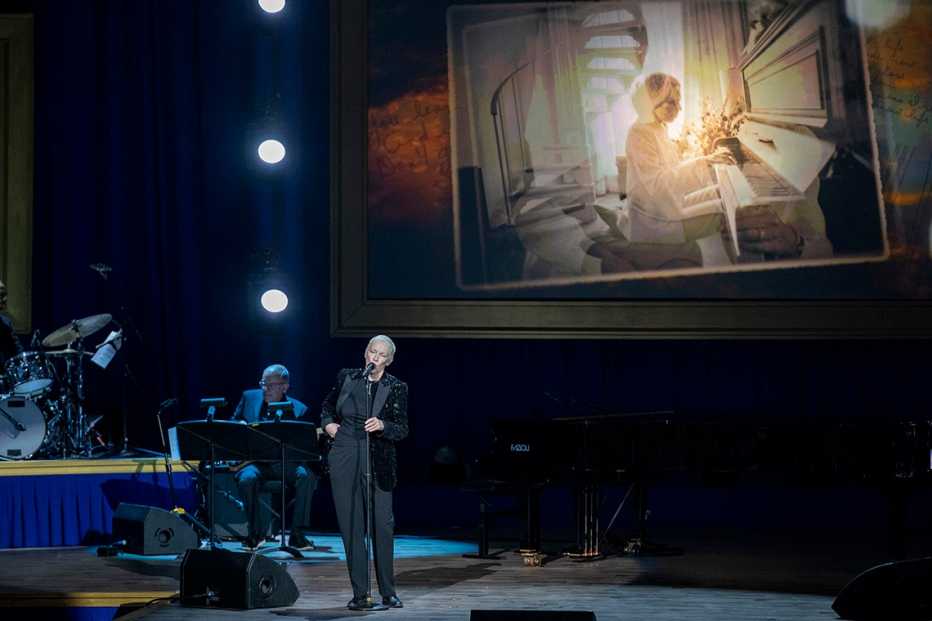Annie Lennox performs onstage at the presentation of the Gershwin Prize to Joni Mitchell at DAR Constitution Hall in Washington DC