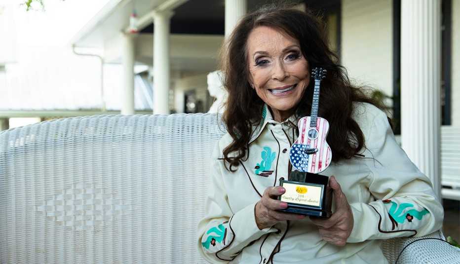 Loretta Lynn holding up her Cracker Barrels Country Legend Award on September 13, 2019 Loretta Lynn holding up her Cracker Barrels Country Legend Award on September 13, 2019