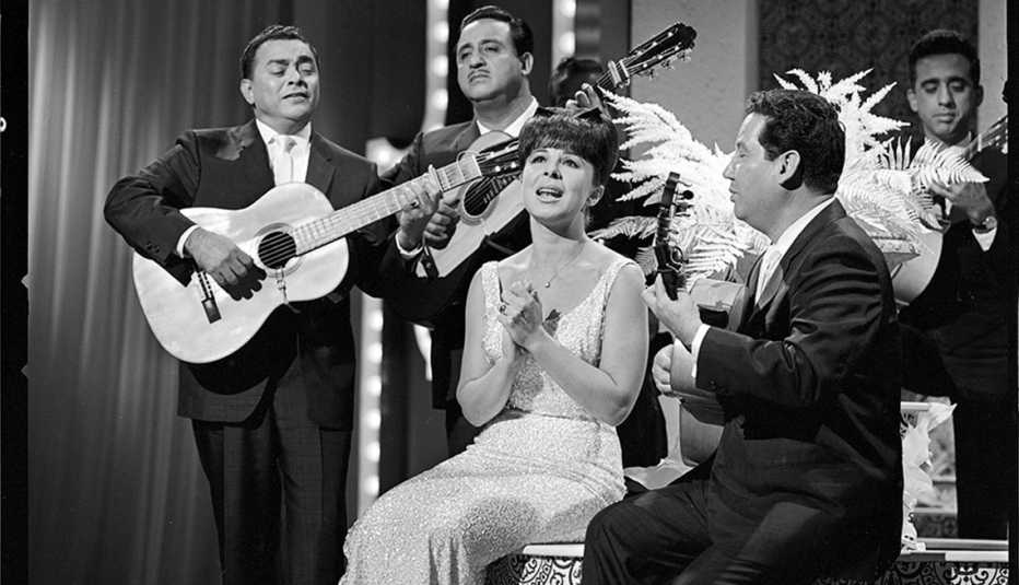 eydie gormé performing on stage