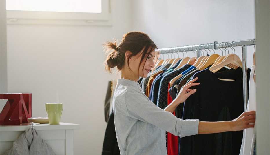 5 Reasons to Clean Out Your Closet 