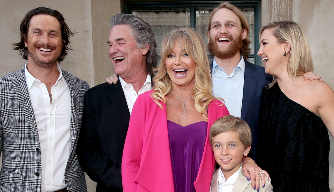 Goldie Hawn and her children.