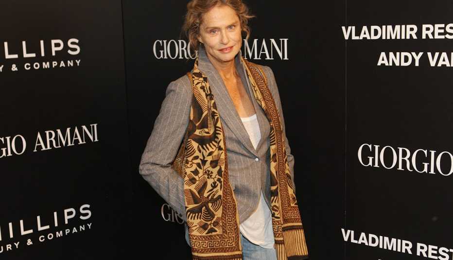 Lauren Hutton, Dangle