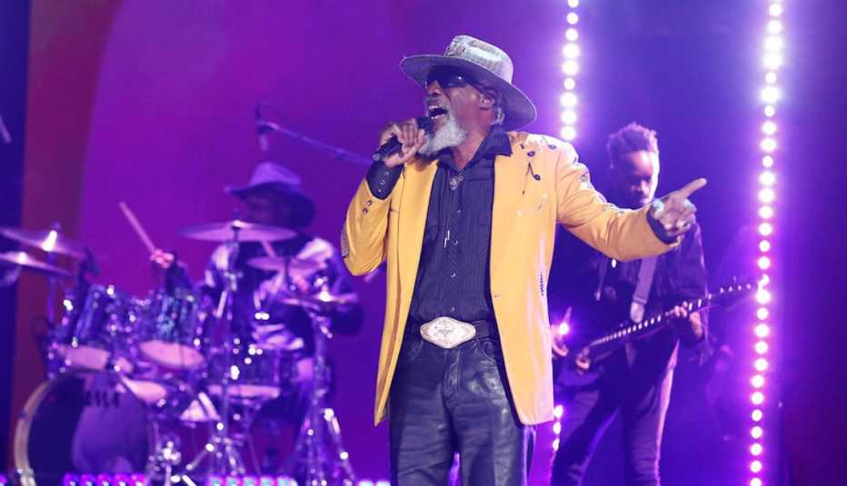 Robert Finley singing during the quarterfinals of 'America's Got Talent,' episode 1414