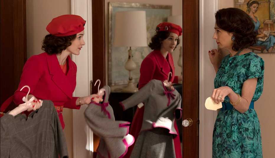 rachel brosnahan as miriam 'midge' maisel and marin hinkle as rose
weissman standing next to mirror in still from the marvelous mrs maisel