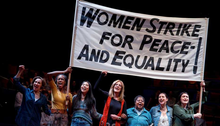 Christine Lahti plays Gloria Steinem in Gloria A Life Christine Lahti plays Gloria Steinem in Gloria A Life