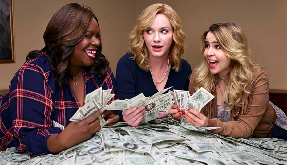 Retta as Ruby Hill, Christina Hendricks as Beth Boland, Mae Whitman as Annie Marks
