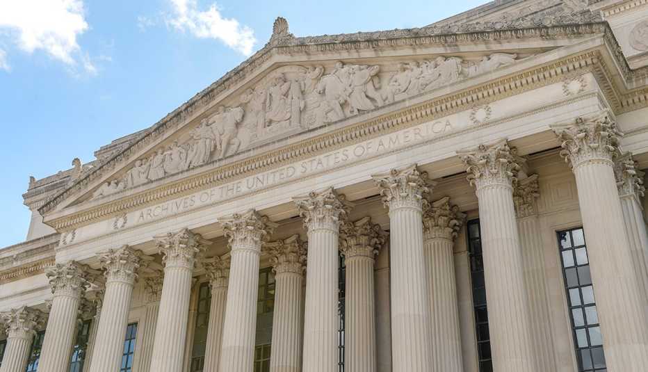 The front of the National Archives building