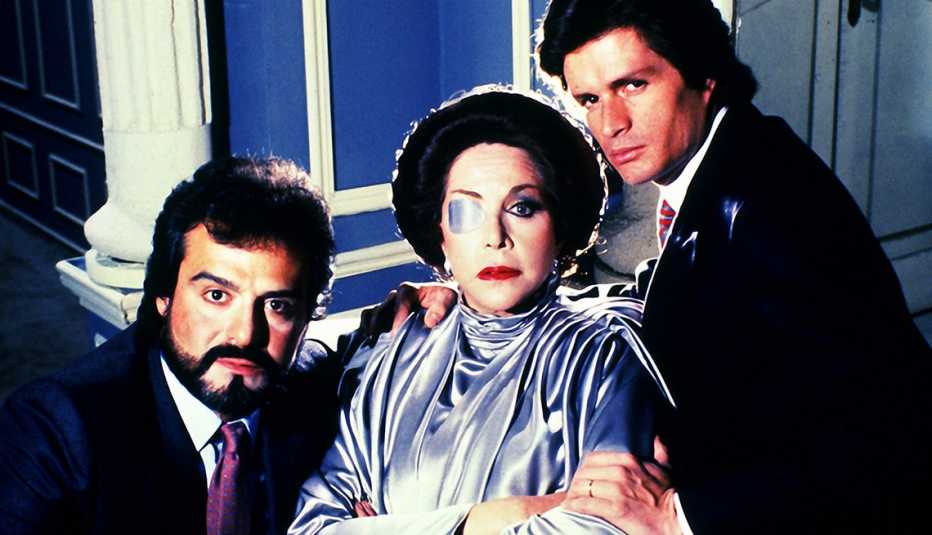 from left to right gonzalo vega then maría rubio then alejandro camacho in cuna de lobos