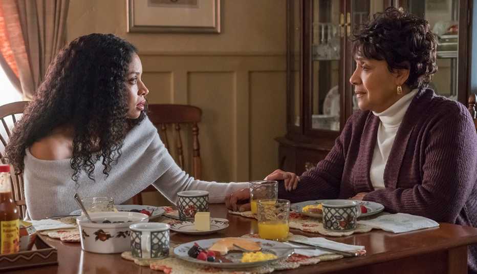 Susan Kelechi Watson and Phylicia Rashad on This Is Us