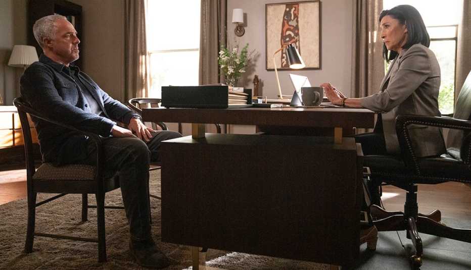 Titus Welliver as Harry Bosch and Mimi Rogers as Honey Chandler in Bosch Legacy