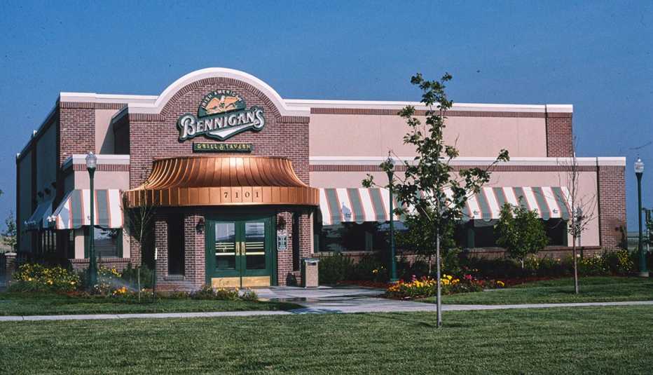 storefront of a bennigans restaurant as seen from the road bennigans storefront