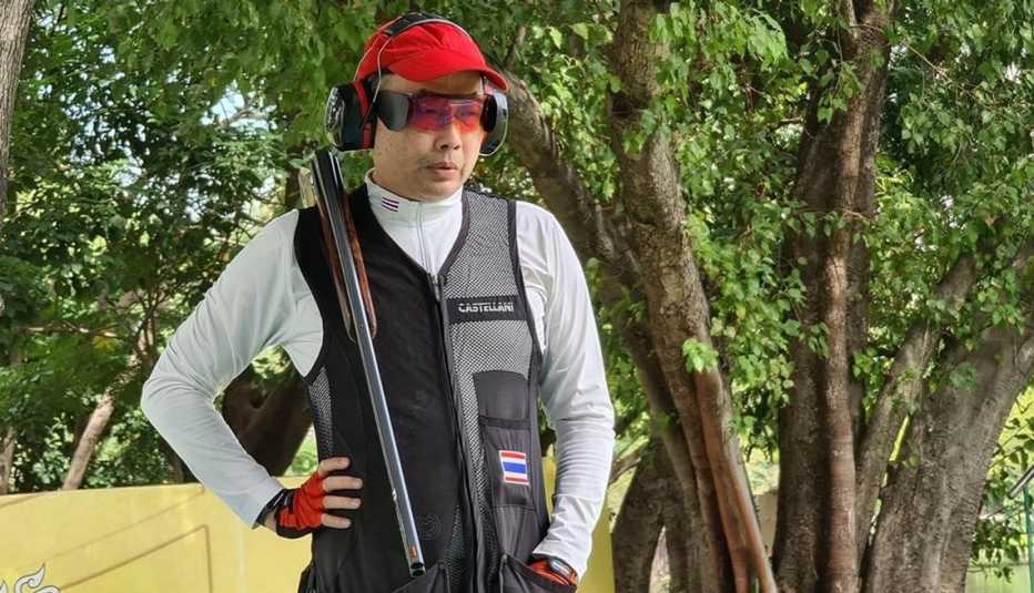 olympic shooting athlete savate sresthaporn