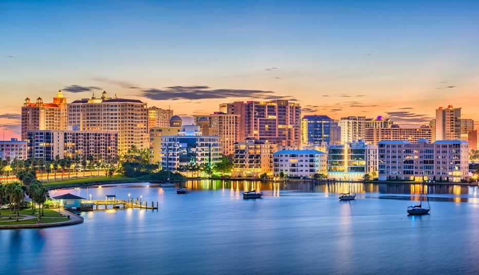 Sarasota, Florida, USA skyline on the bay at dawn.