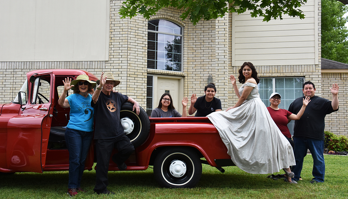 Cameron Diaz poses in her prom dress with her family.