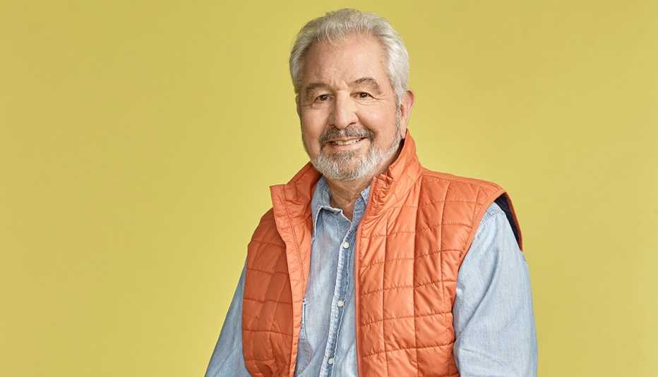 Headshot of Bob Vila