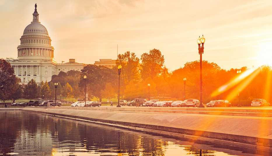US capitol building at sunrise